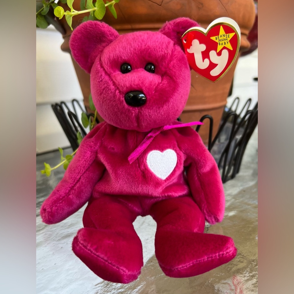 Vintage Rare Retired Ty Beanie Baby
VALENTINA Bear w/Tag Errors Collectible